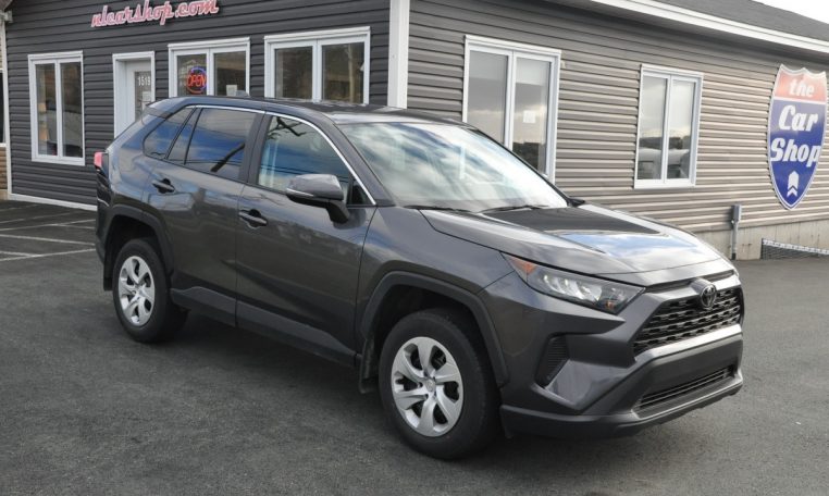 2025 Toyota RAV4 LE AWD factory warranty low interest rate financing